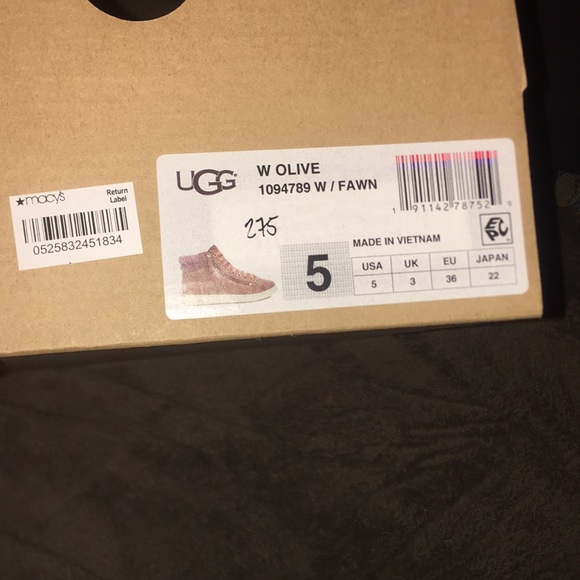 UGG BOOTIES - Picture 7 of 7